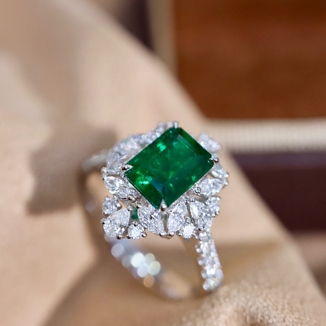 14k Gold 2.16 Ctw Vivid Green Natural Emerald & Diamond Ring - 2