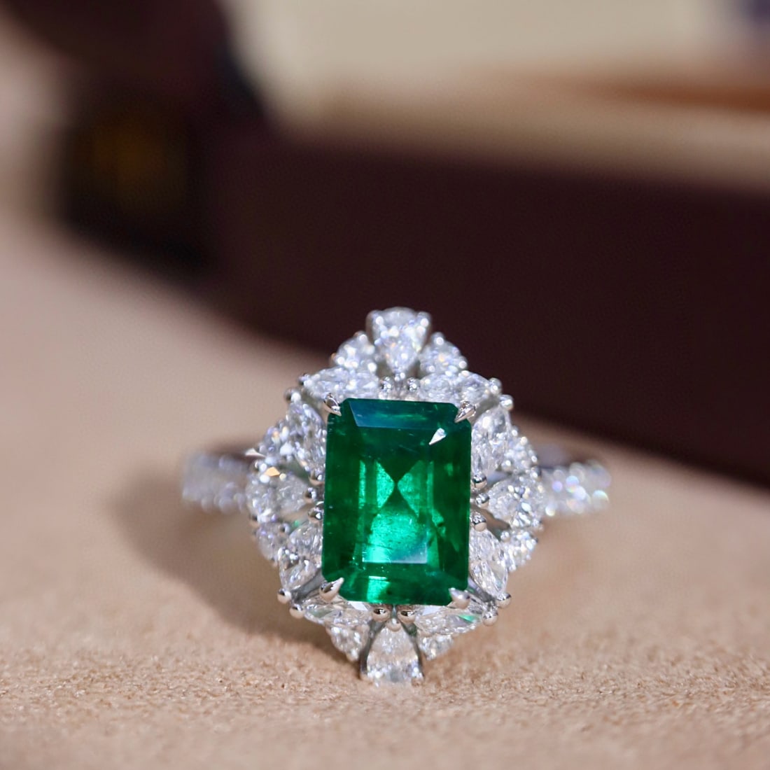 14k Gold 2.16 Ctw Vivid Green Natural Emerald & Diamond Ring - 5