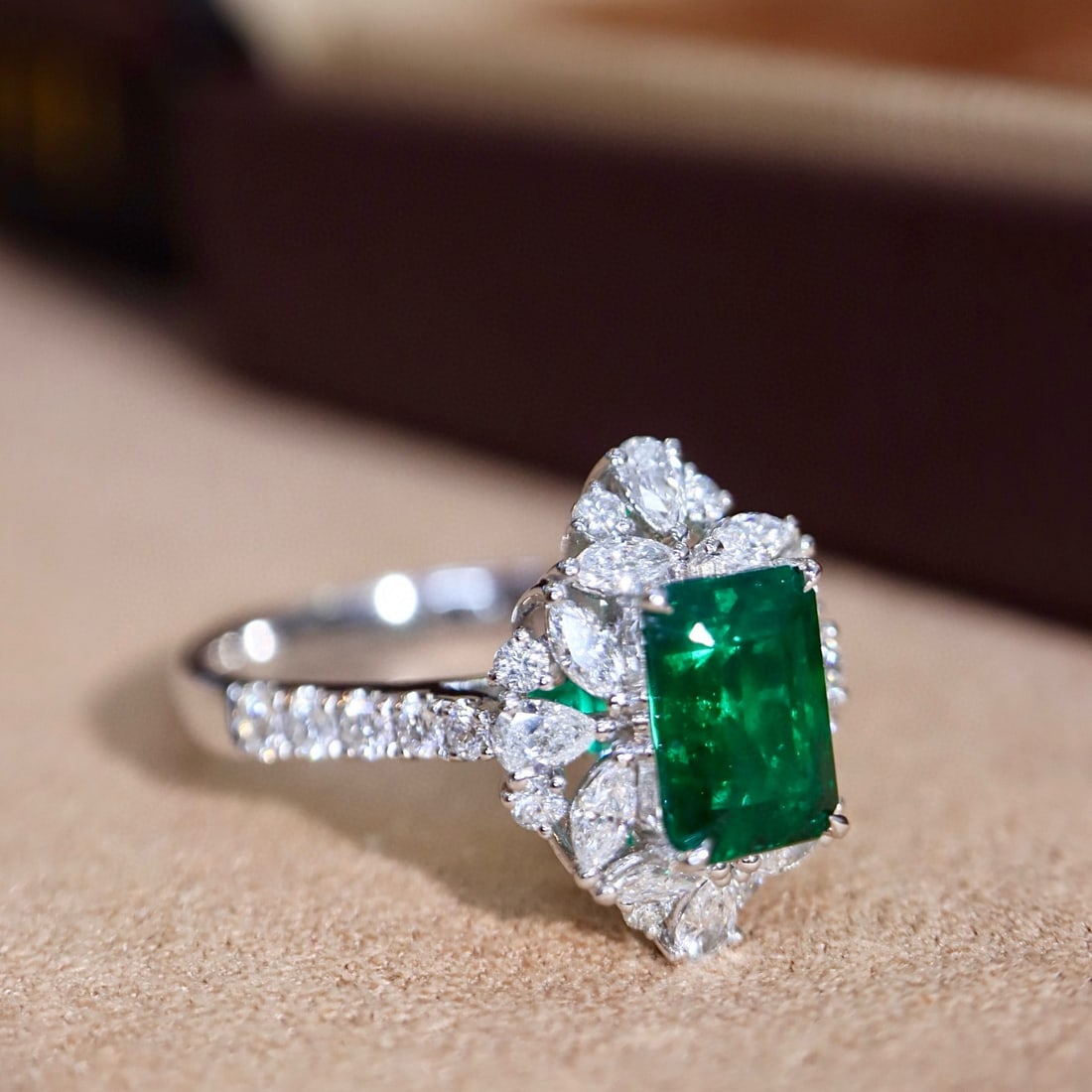 14k Gold 2.16 Ctw Vivid Green Natural Emerald & Diamond Ring - 6