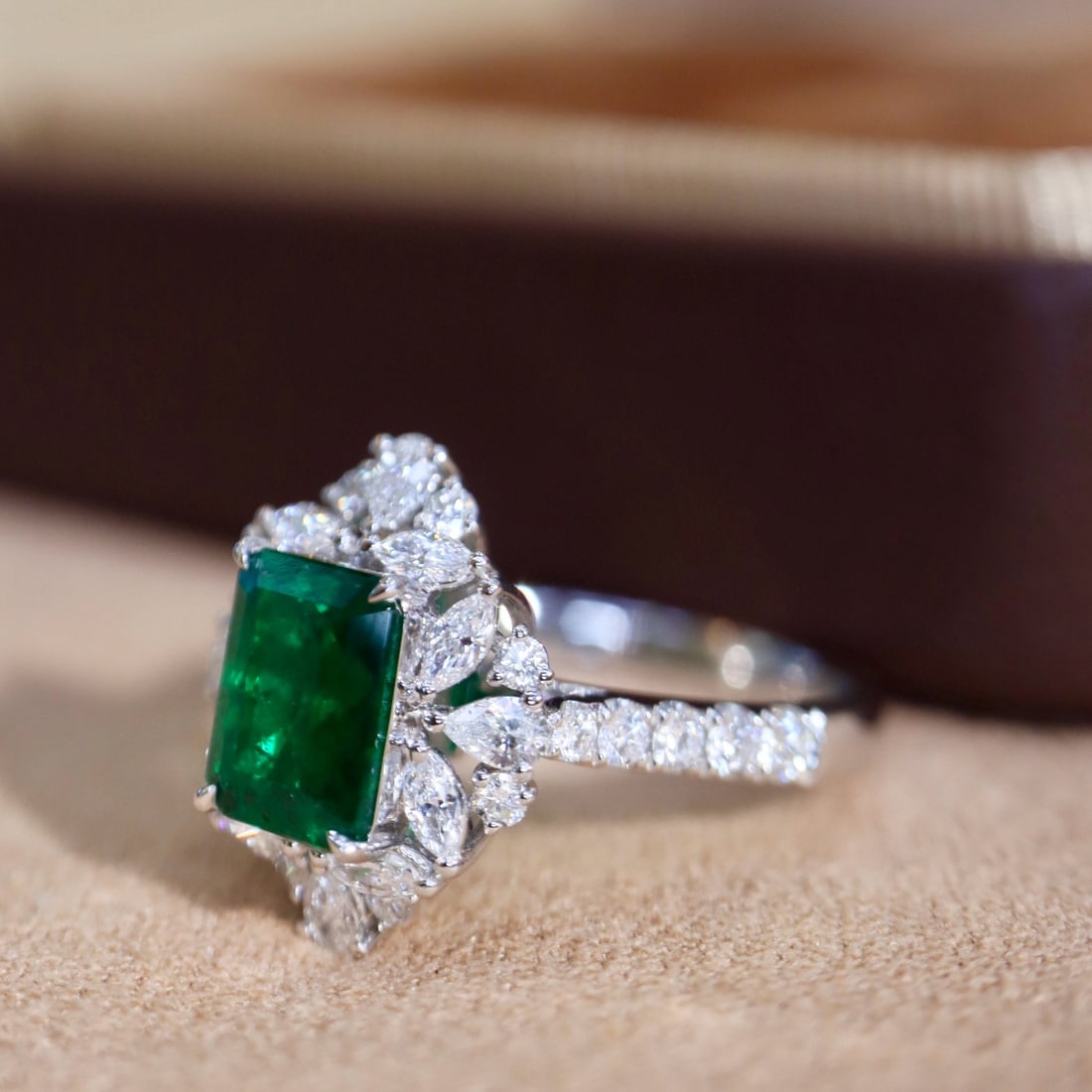 14k Gold 2.16 Ctw Vivid Green Natural Emerald & Diamond Ring - 7