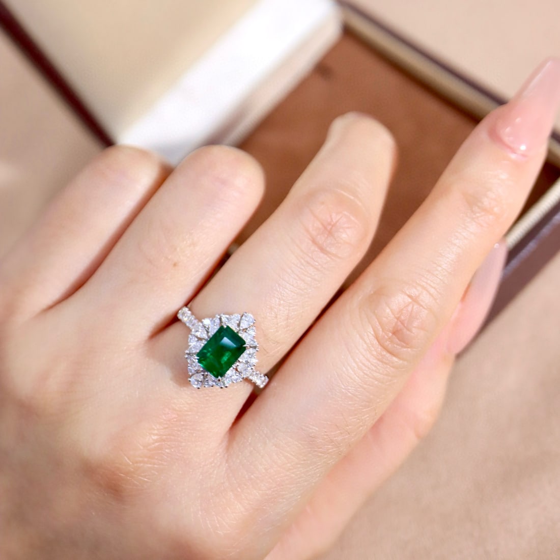 14k Gold 2.16 Ctw Vivid Green Natural Emerald & Diamond Ring - 8