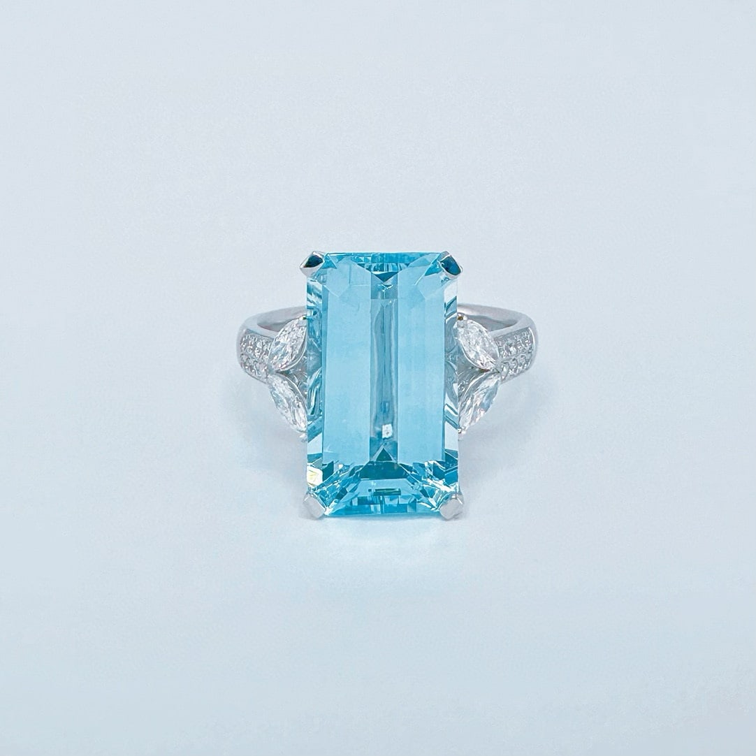 14k Gold 6.46 Ctw Natural Aquamarine & Diamond Ring: Ref:231080321 // gold content:14k gold // ring size:7. 25us // // main gemstone:aquamarine // shape:octagonal // carat weight:6. 03ct // color:santa maria color // treatment:natural // // adjacent
