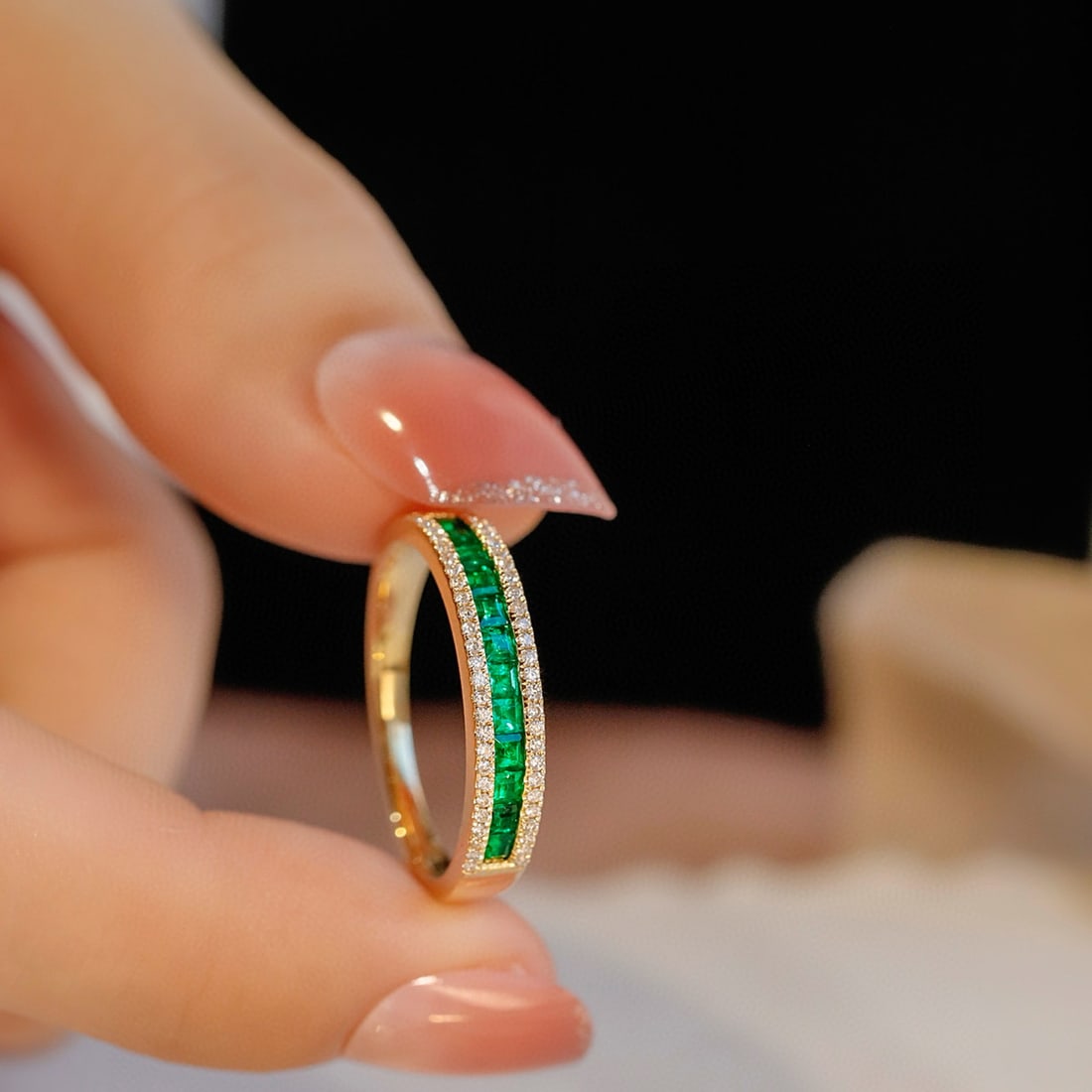 14k Gold 0.60 Ctw Vivid Green Natural Emerald & Diamond Ring - 3