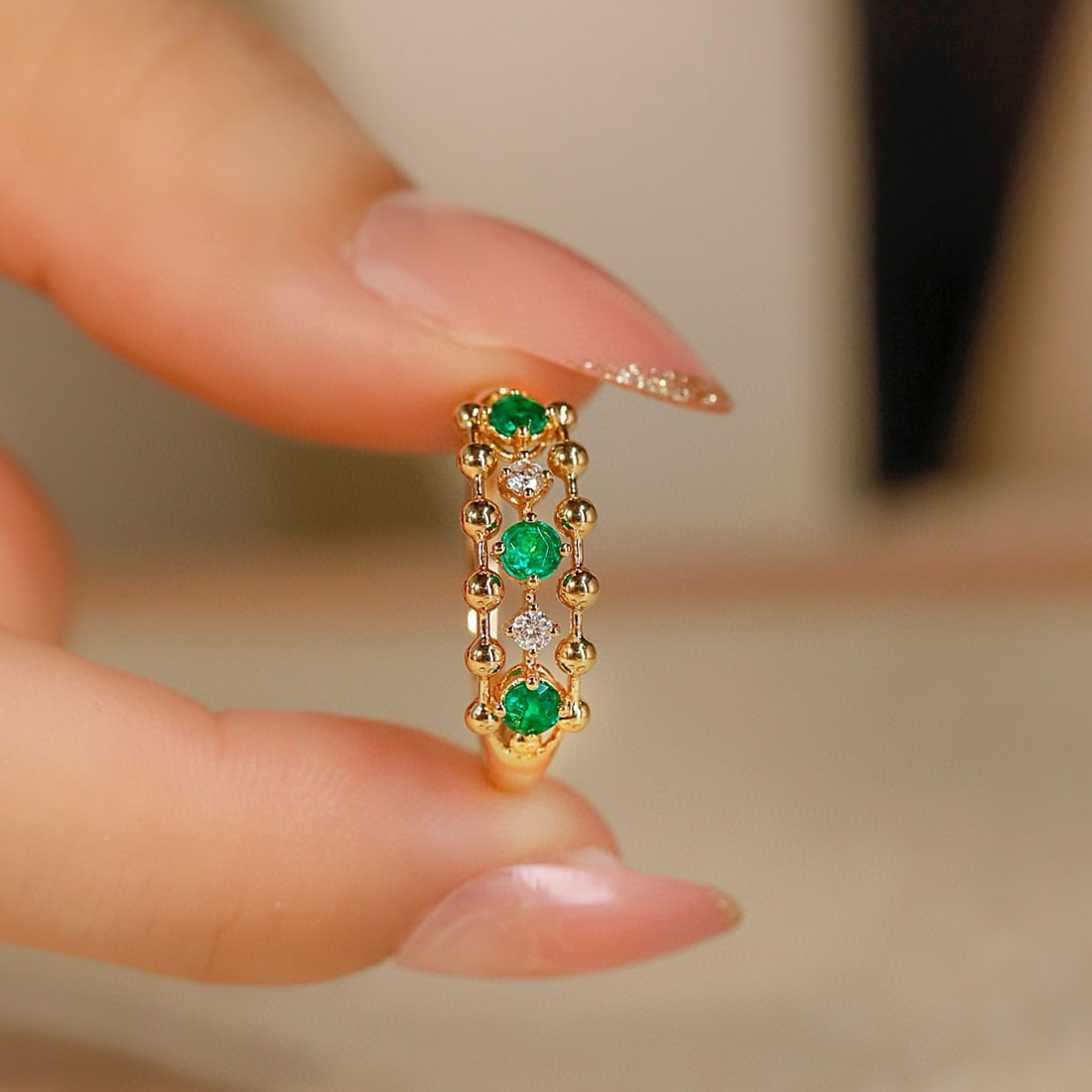 14k Gold 0.31 Ctw Vivid Green Natural Emerald & Diamond Ring - 3