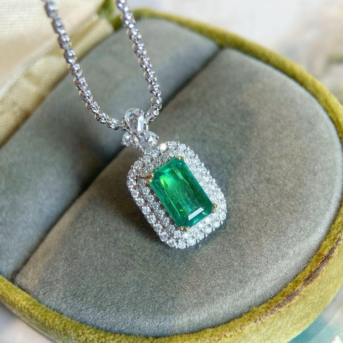 14k Gold 2.22 Ctw Vivid Green Natural Emerald & Diamond Pendant( Without Chain ) - 2