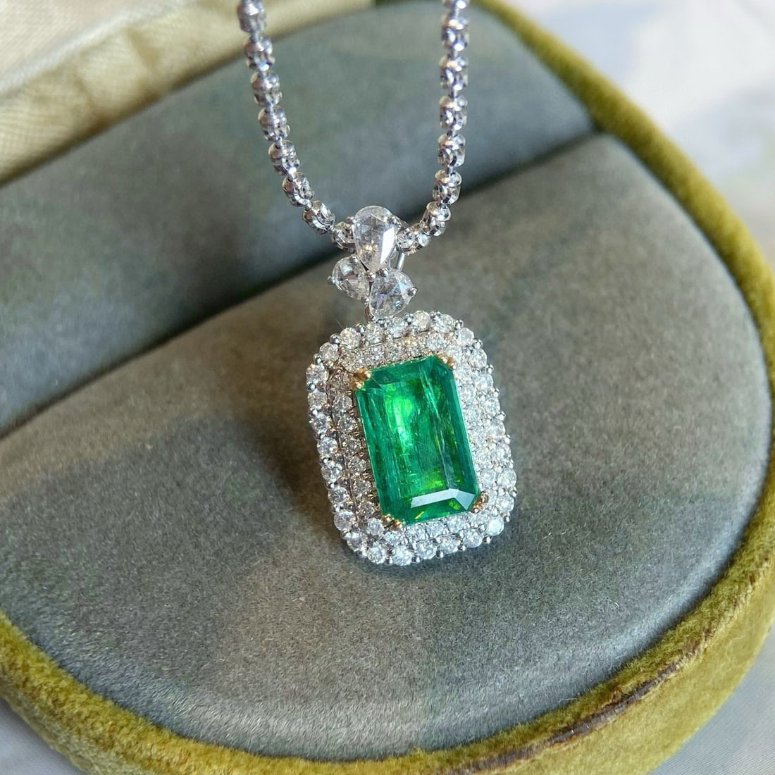 14k Gold 2.22 Ctw Vivid Green Natural Emerald & Diamond Pendant( Without Chain ) - 3