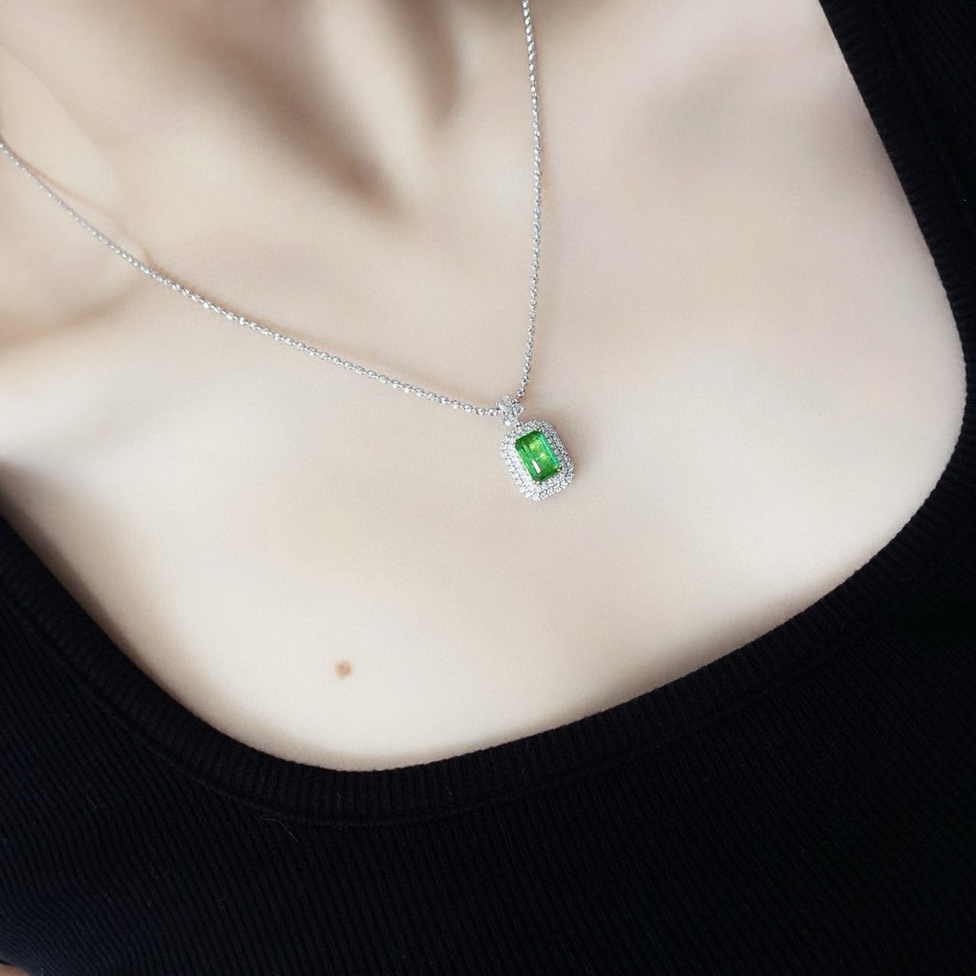 14k Gold 2.22 Ctw Vivid Green Natural Emerald & Diamond Pendant( Without Chain ) - 4
