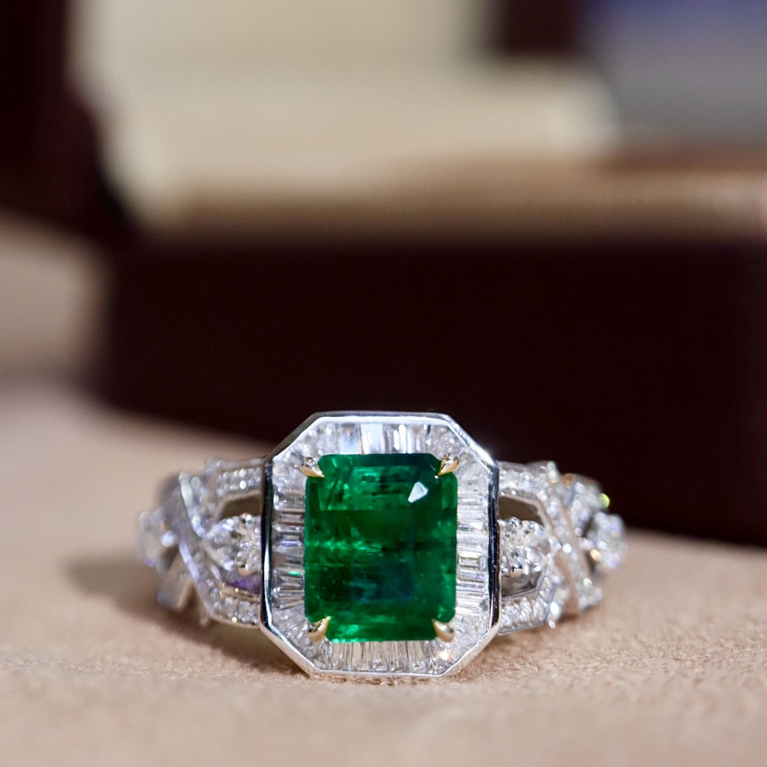 14k Gold 2.17 Ctw Vivid Green Natural Emerald & Diamond Ring: Ref:231080344 // gold content:14k gold // ring size:7. 25us // // main gemstone:emerald // shape:octagonal // carat weight:1. 53ct // color:vivid green // treatment:natural // // adjacent gemstone 2 :