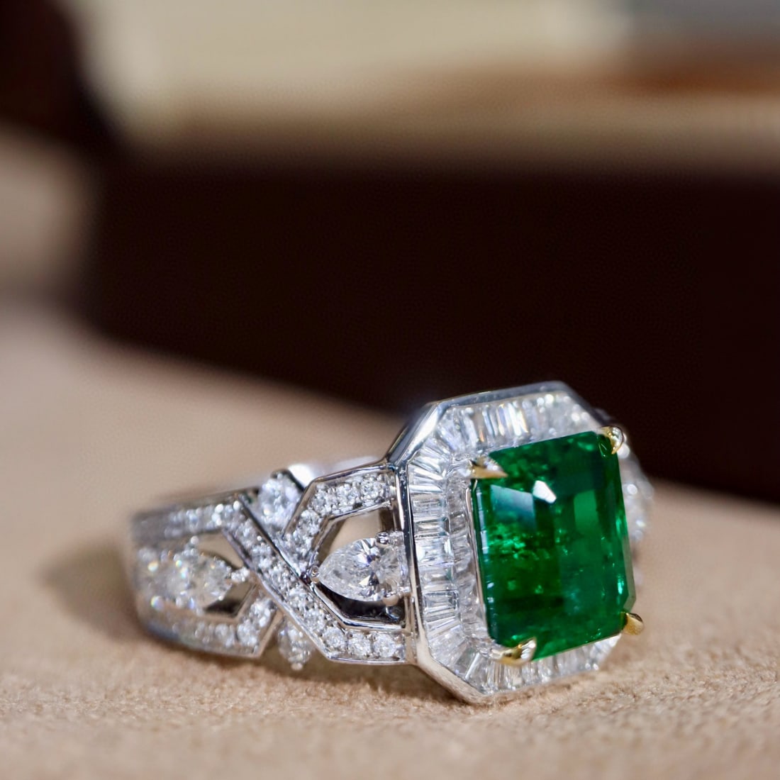 14k Gold 2.17 Ctw Vivid Green Natural Emerald & Diamond Ring - 2