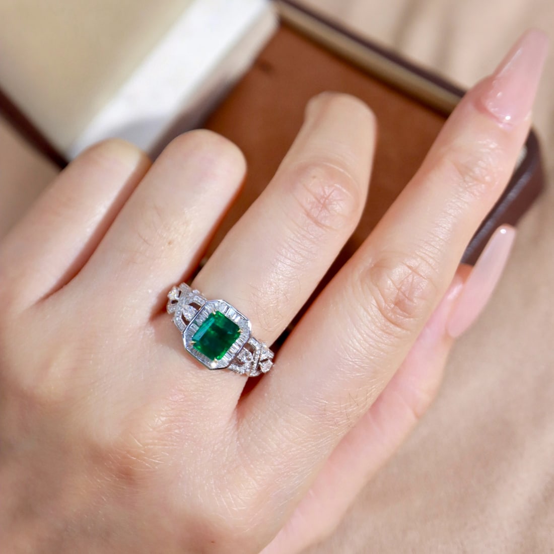 14k Gold 2.17 Ctw Vivid Green Natural Emerald & Diamond Ring - 4