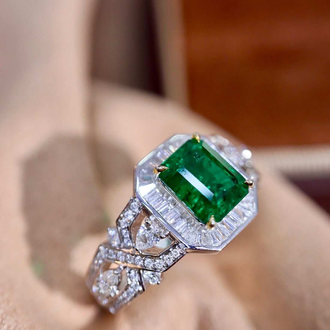 14k Gold 2.17 Ctw Vivid Green Natural Emerald & Diamond Ring - 7