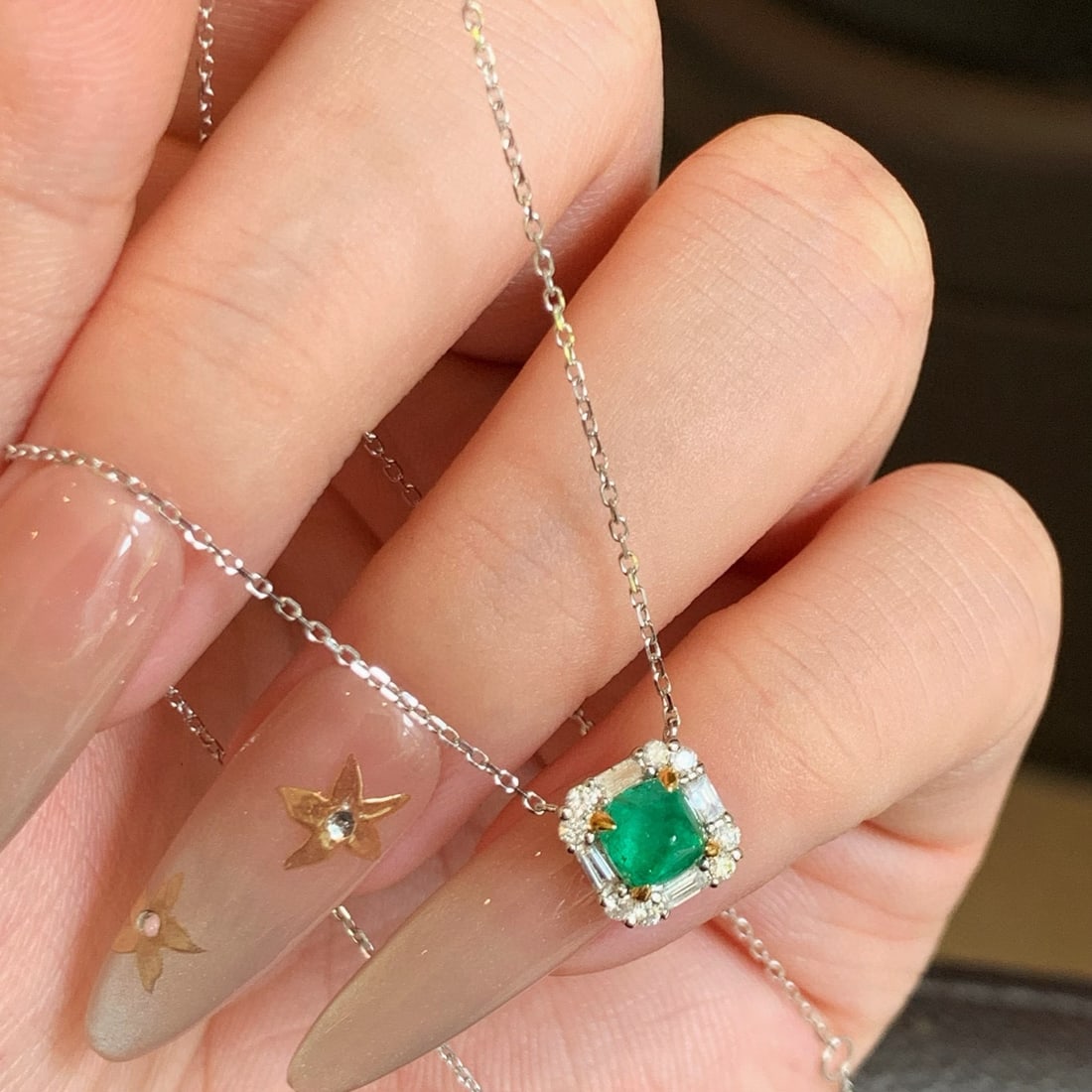 14k Gold 0.95 Ctw Vivid Green Natural Emerald & Diamond Necklace - 5