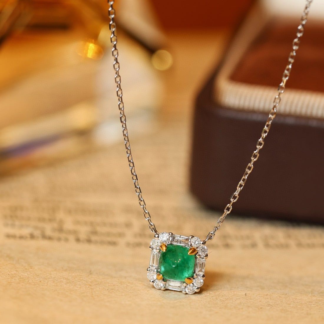 14k Gold 0.95 Ctw Vivid Green Natural Emerald & Diamond Necklace - 7