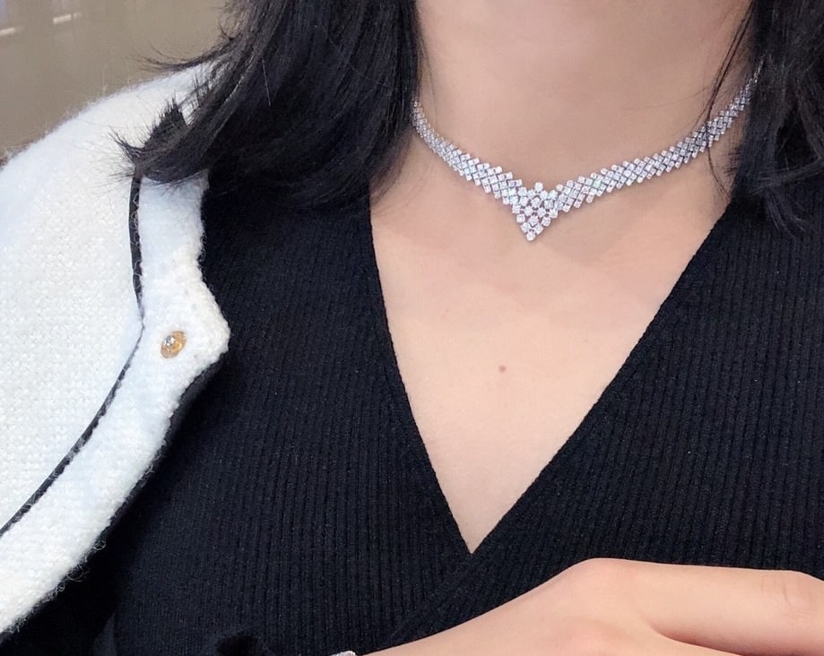 14k Gold 5.48 Ct Natural H Diamond Necklace: Ref:231080347 // gold content:14k gold // main gemstone:diamond // shape:round // carat weight:5. 48ct // clarity grade:vs-si // color:h // treatment:natural // cut grade:g // Low Estimate: 20000