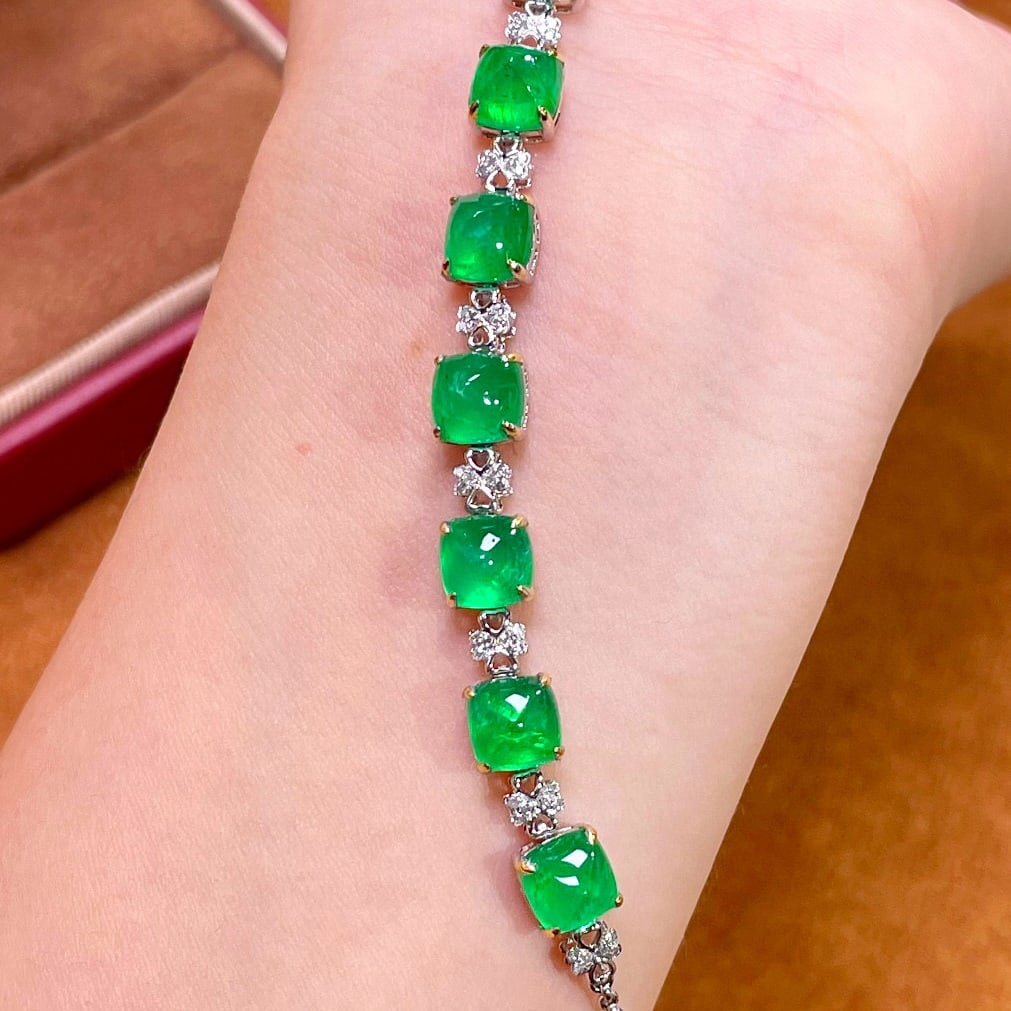 14k Gold 7.71 Ct Vivid Green Natural Emerald & Diamond Bracelet - 5
