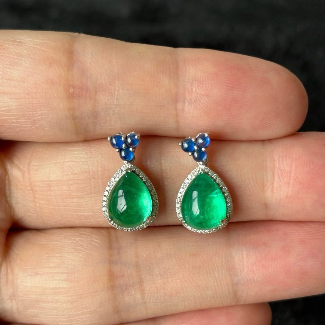 14k Gold 5.64 Ctw Vivid Green Natural Emerald & Diamond Earrings: Ref:231080382 // gold content:14k gold // main gemstone:emerald // shape:pear // carat weight:5. 35ct // color:vivid green // treatment:natural // // adjacent gemstone 2 : diamond // shape:round //