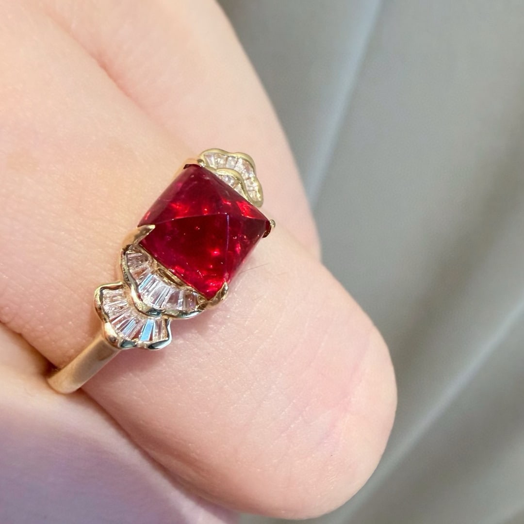 14k Gold 1.6 Ct Natural Spinel & Diamond Ring: Ref:231080383 // gold content:14k gold // ring size:7. 25us // // main gemstone:spinel // shape:sugar-loaf // carat weight:1. 6ct // color:red // treatment:natural // // adjacent gemstone 2 : diamond