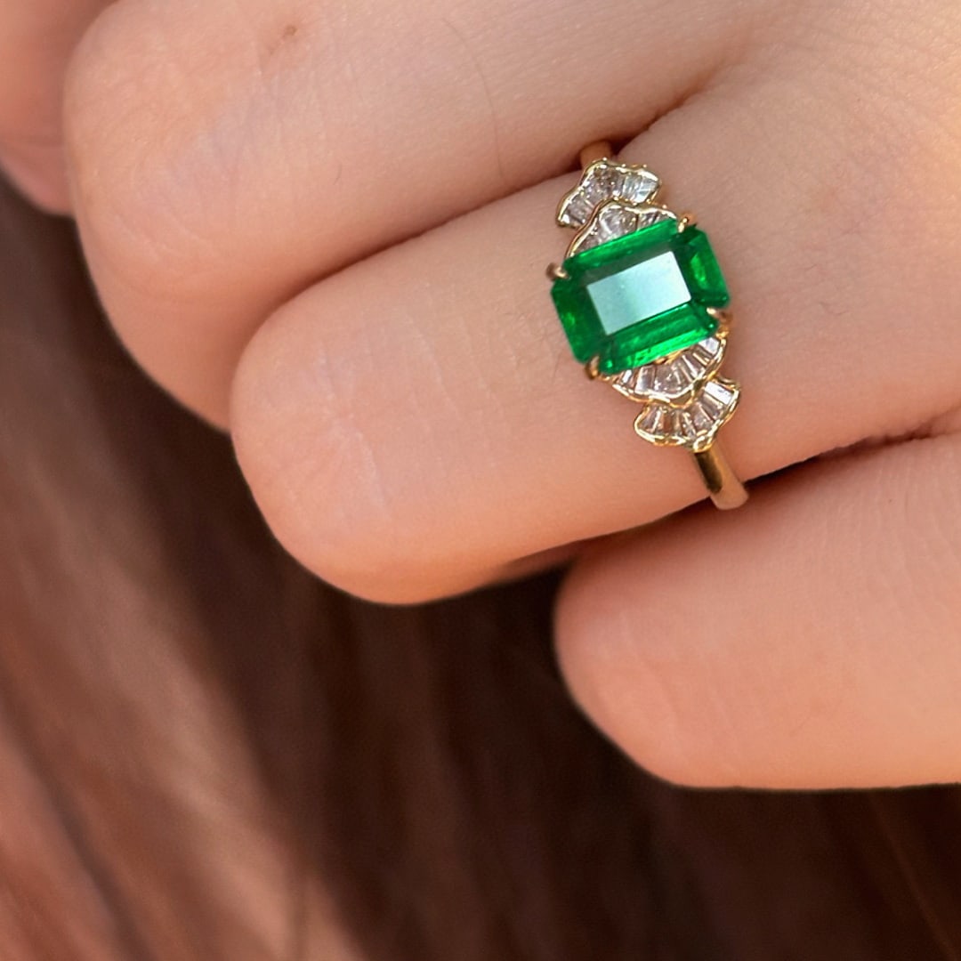 14k Gold 1.31 Ct Vivid Green Natural Emerald & Diamond Ring - 2