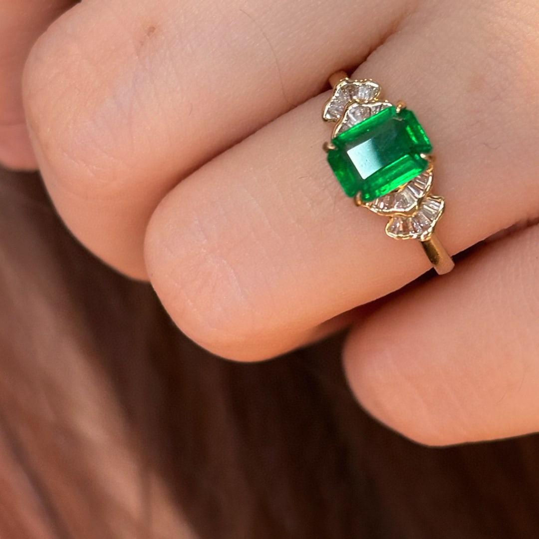 14k Gold 1.31 Ct Vivid Green Natural Emerald & Diamond Ring - 3