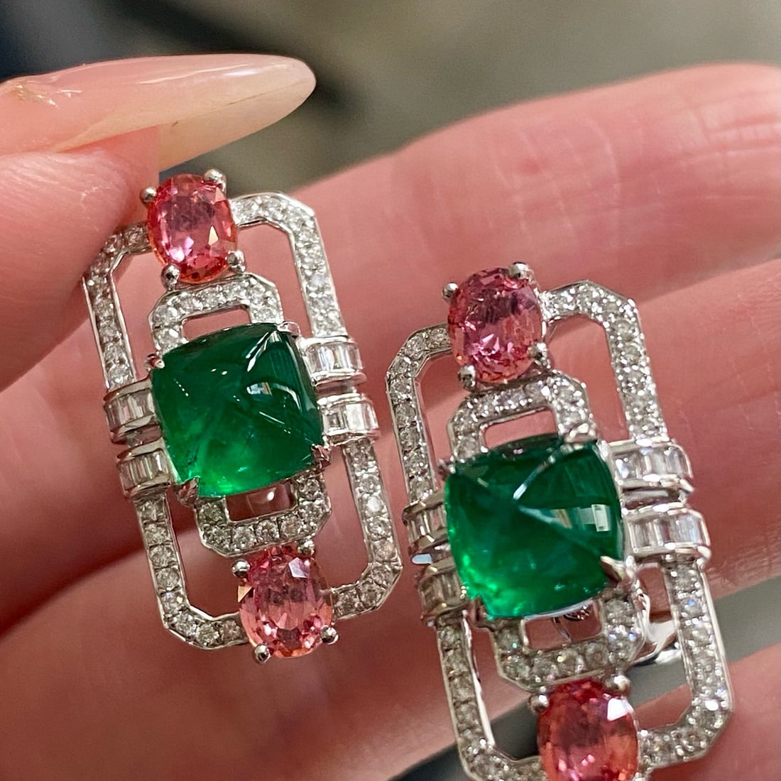 14k Gold 3.78 Ctw Vivid Green Natural Emerald & Diamond Earrings: Ref:231080385 // gold content:14k gold // main gemstone:emerald // shape:sugar-loaf // carat weight:3. 22ct // color:vivid green // treatment:natural // // adjacent gemstone 2 : diamond //