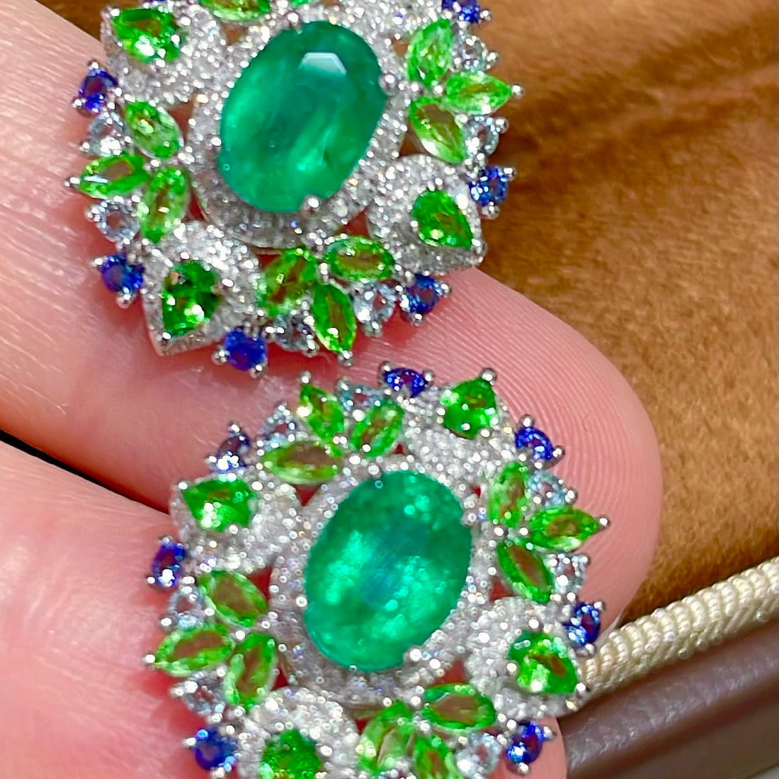 14k Gold 2 Ct Vivid Green Natural Emerald & Diamond Earrings - 3
