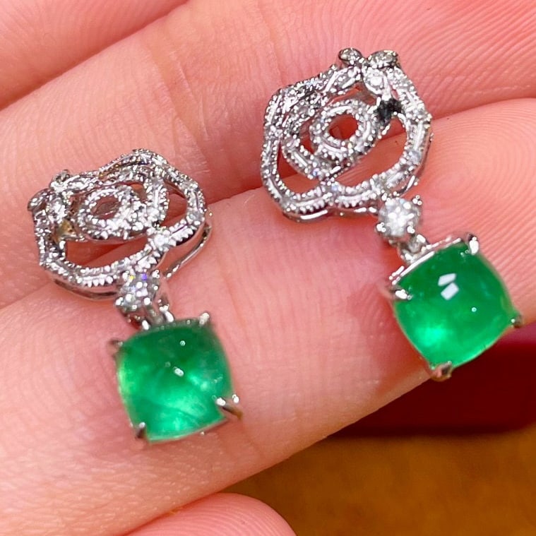 14k Gold 1.2 Ct Vivid Green Natural Emerald & Diamond Earrings - 3