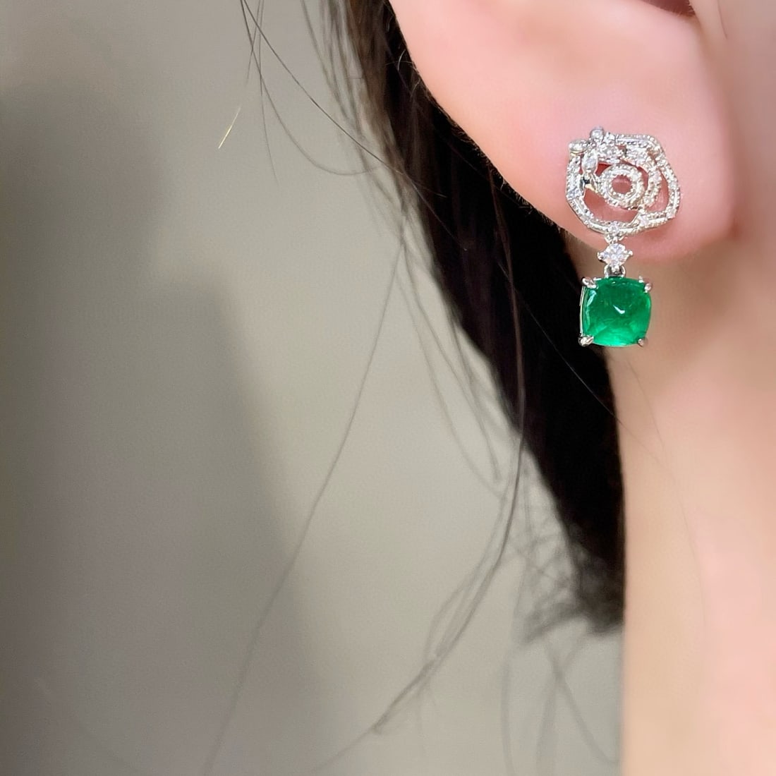 14k Gold 1.2 Ct Vivid Green Natural Emerald & Diamond Earrings - 4