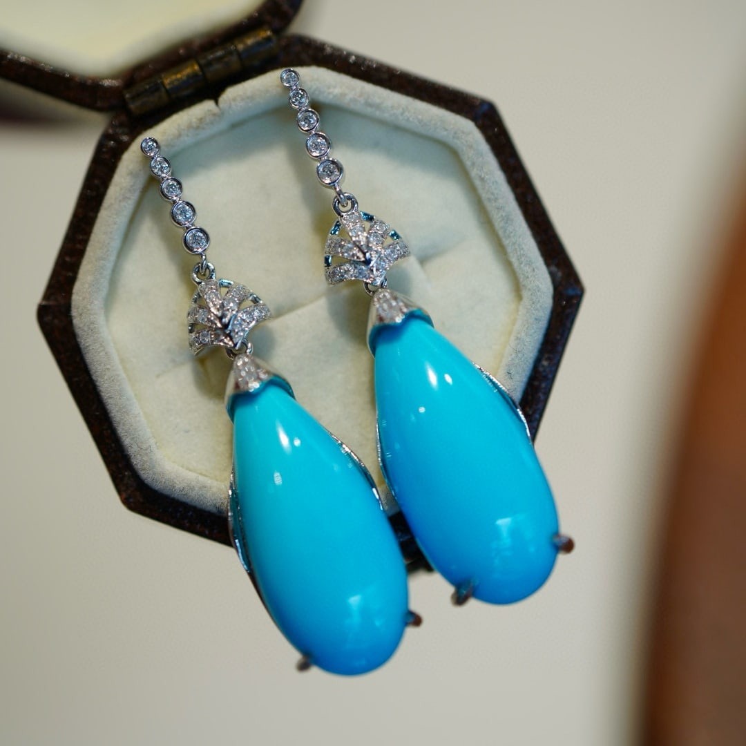 14k Gold 12.63 Ct Natural Blue Turquoise & Diamond Earrings: Ref:231080400 // gold content:14k gold // main gemstone:blue turquoise // shape:pear // carat weight:12. 63ct // color:blue // treatment:natural // // adjacent gemstone 2 : diamond // shape:round //