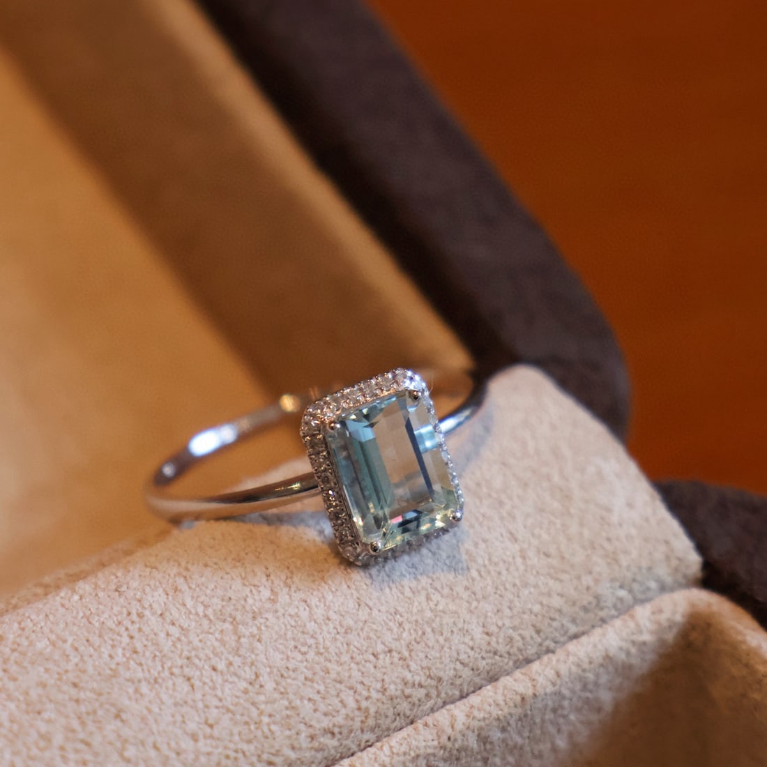 14k Gold 1.0 Ct Natural Aquamarine & Diamond Ring: Ref:231080405 // gold content:14k gold // ring size:7. 25us // // main gemstone:aquamarine // shape:octagonal // carat weight:1. 0ct // color:blue // treatment:natural // // adjacent gemstone 2 :