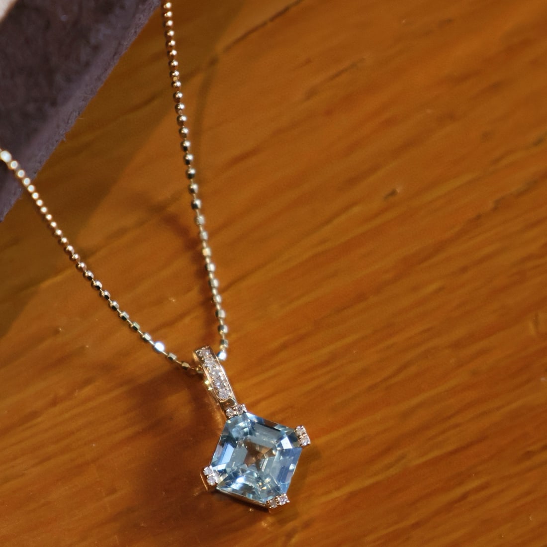 14k Gold 1.2 Ct Natural Aquamarine & Diamond Pendant( Without Chain ): Ref:231080406 // gold content:14k gold // main gemstone:aquamarine // shape:asscher // carat weight:1. 2ct // color:blue // treatment:natural // // adjacent gemstone 2 : diamond // shape:round //
