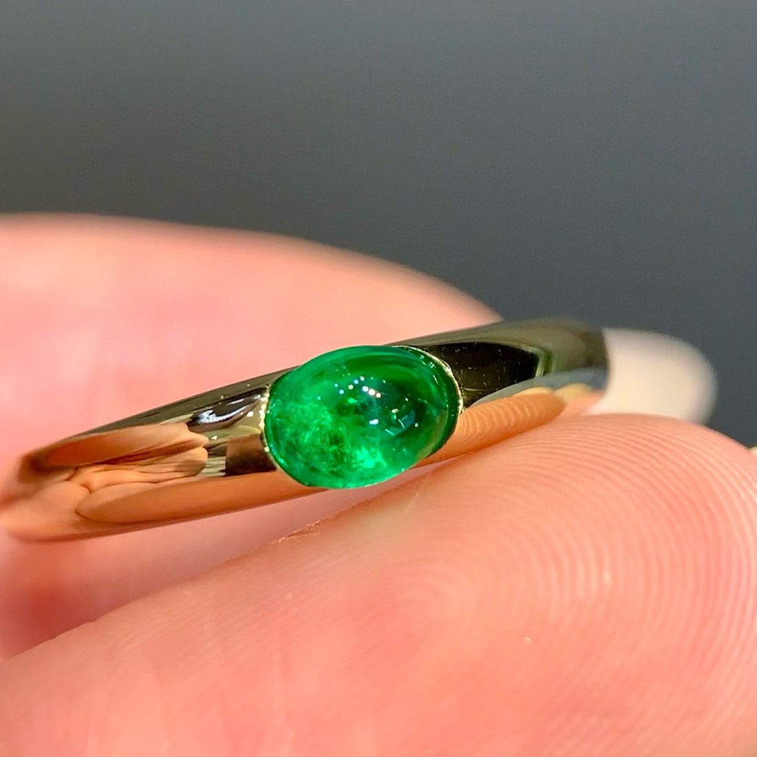 14k Gold 0.42 Ct Vivid Green Natural Emerald Ring - 4
