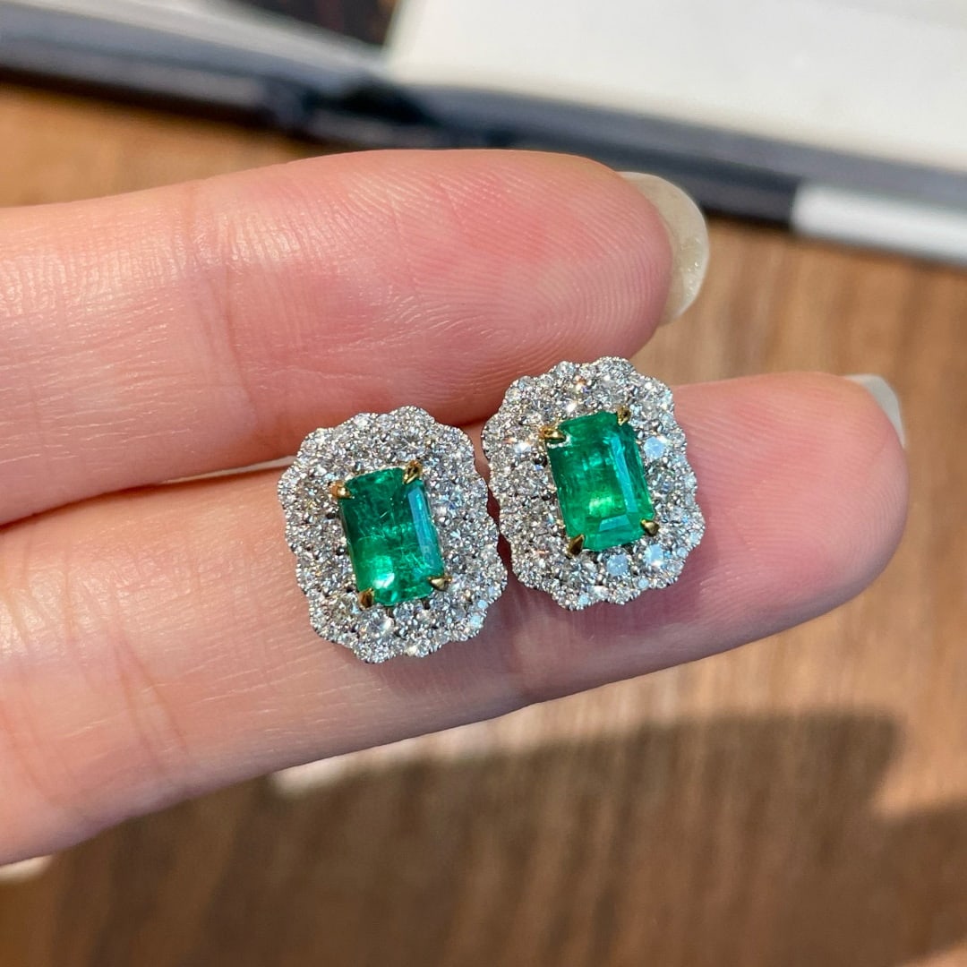 14k Gold 1.05 Ct Vivid Green Natural Emerald & Diamond Earrings - 3