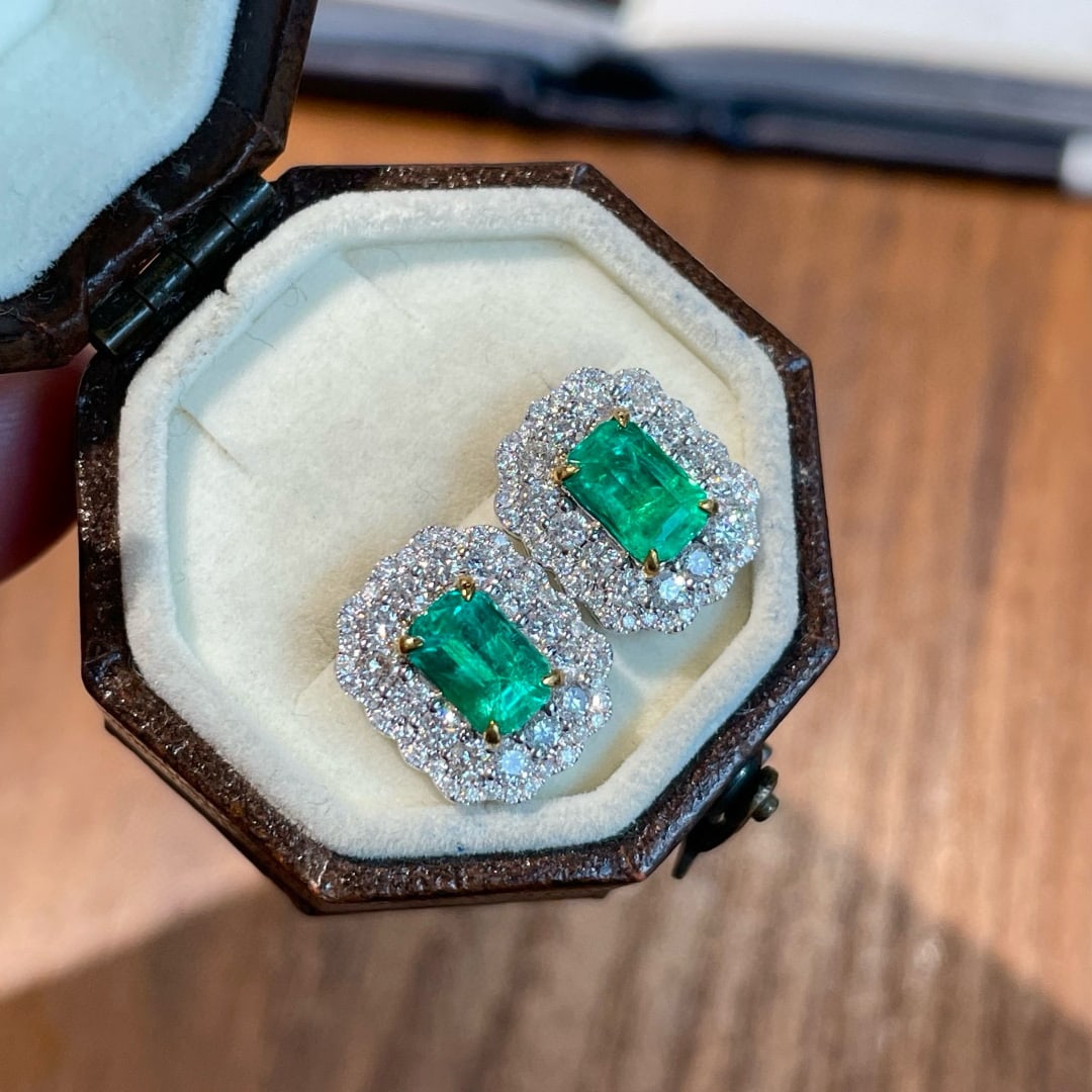 14k Gold 1.05 Ct Vivid Green Natural Emerald & Diamond Earrings - 4
