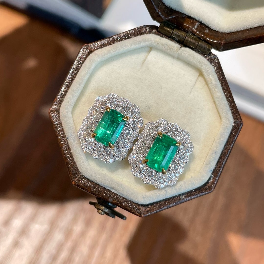 14k Gold 1.05 Ct Vivid Green Natural Emerald & Diamond Earrings - 5