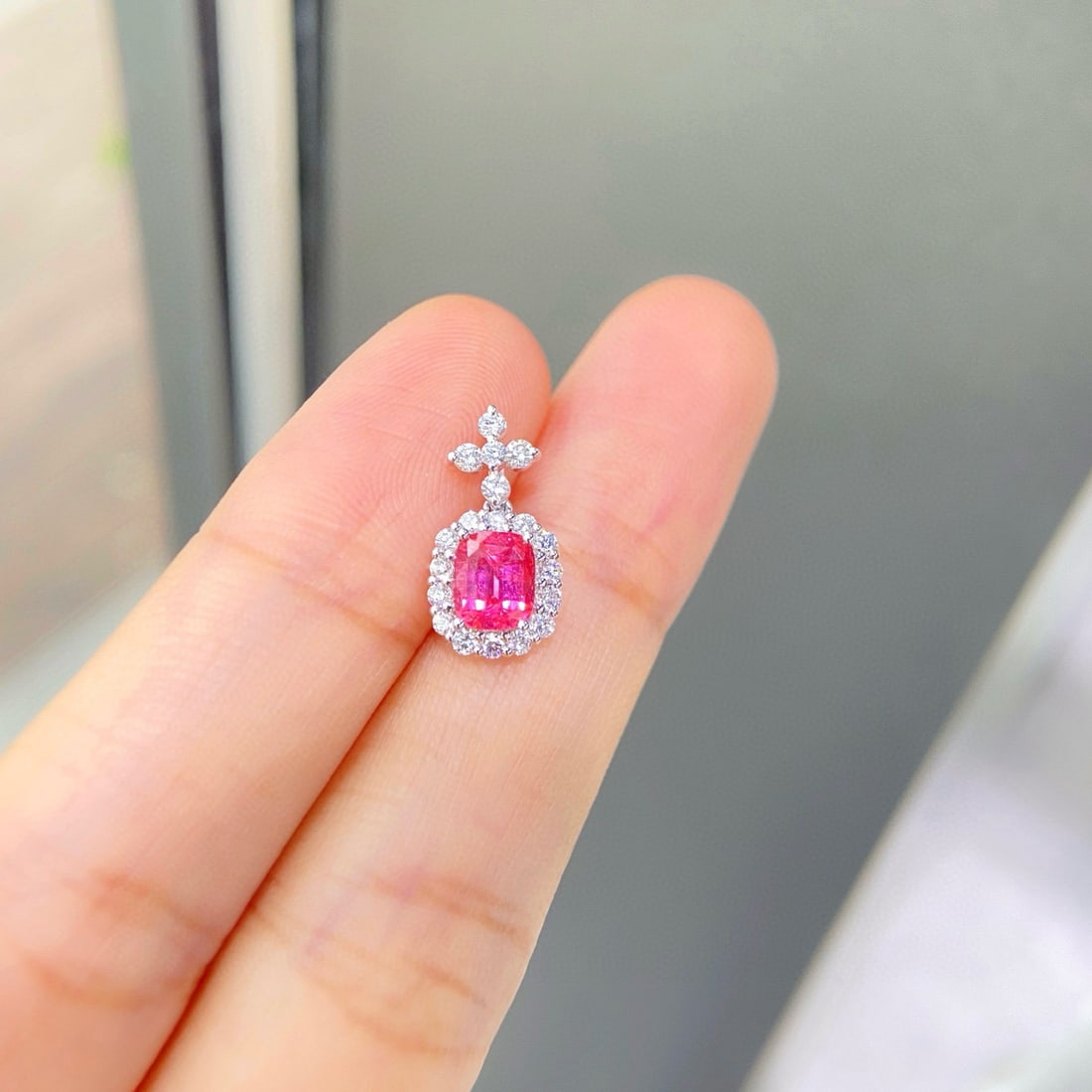 14k Gold 1.40 Ctw Natural Spinel & Diamond Pendant( Without Chain ): Ref:231080432 // gold content:14k gold // main gemstone:spinel // shape:cushion // carat weight:1. 04ct // color:pink // treatment:natural // // adjacent gemstone 2 : diamond // shape:round // carat