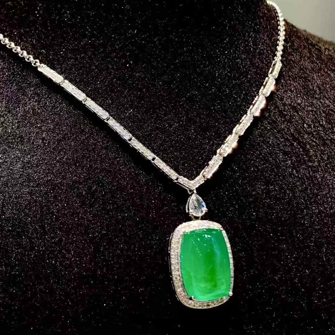 14k Gold 5.3 Ct Vivid Green Natural Emerald & Diamond Necklace - 2
