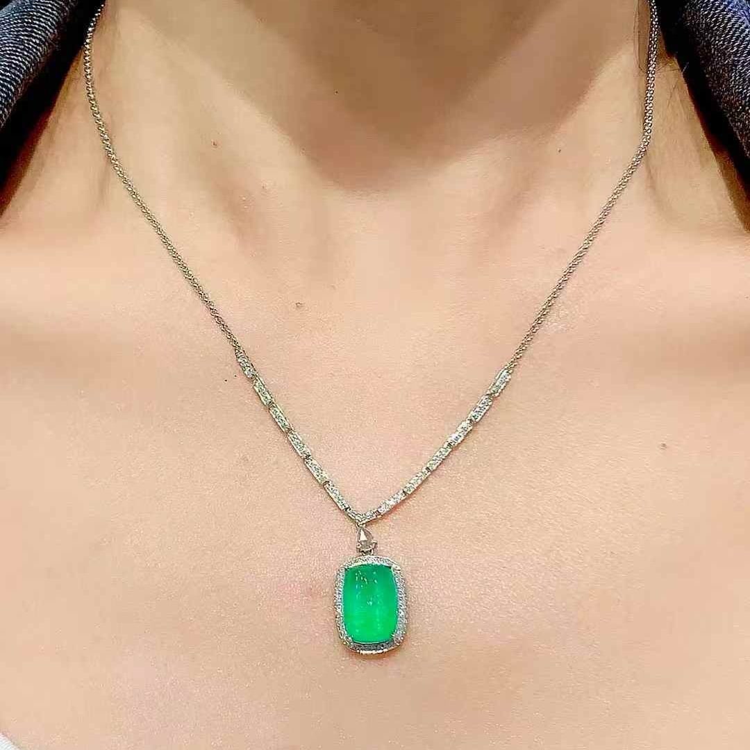 14k Gold 5.3 Ct Vivid Green Natural Emerald & Diamond Necklace - 3