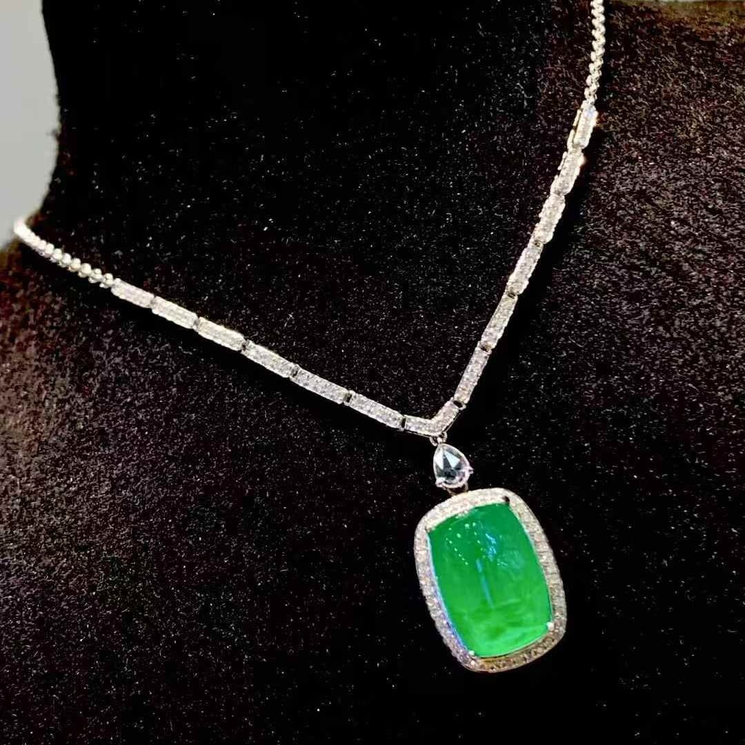 14k Gold 5.3 Ct Vivid Green Natural Emerald & Diamond Necklace - 4