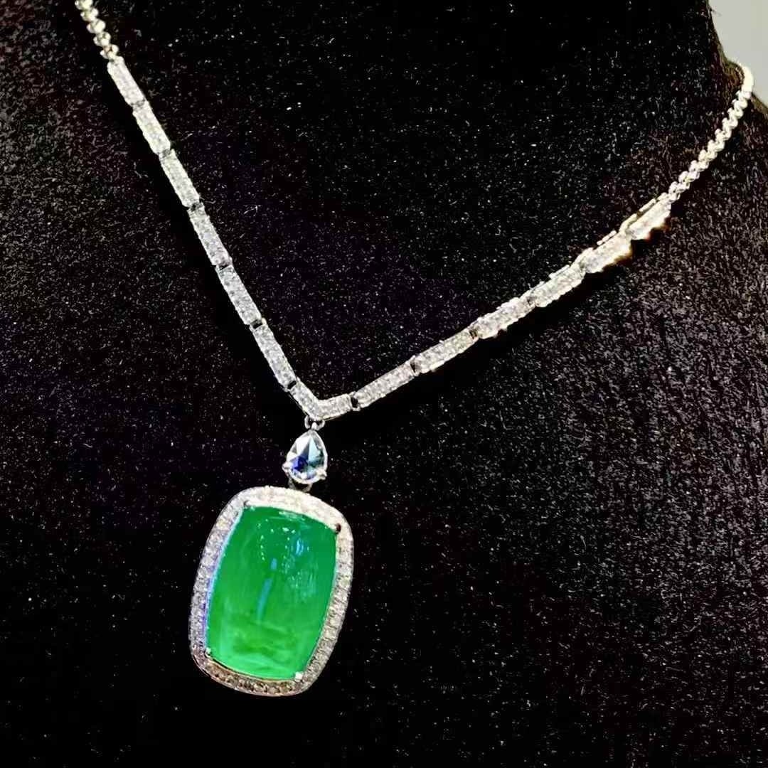 14k Gold 5.3 Ct Vivid Green Natural Emerald & Diamond Necklace - 6