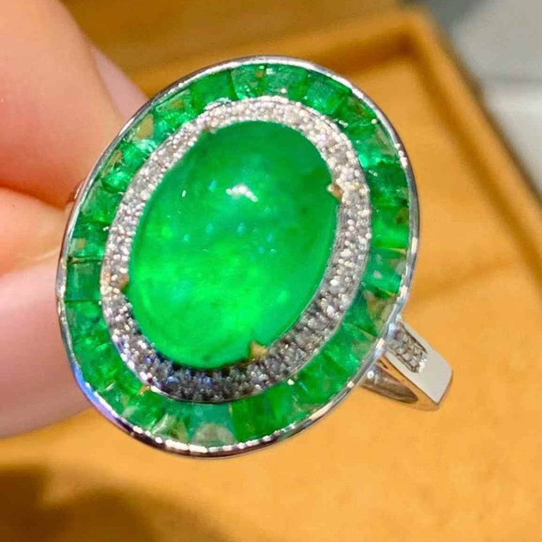 14k Gold 3 Ct Vivid Green Natural Emerald & Diamond Ring - 5