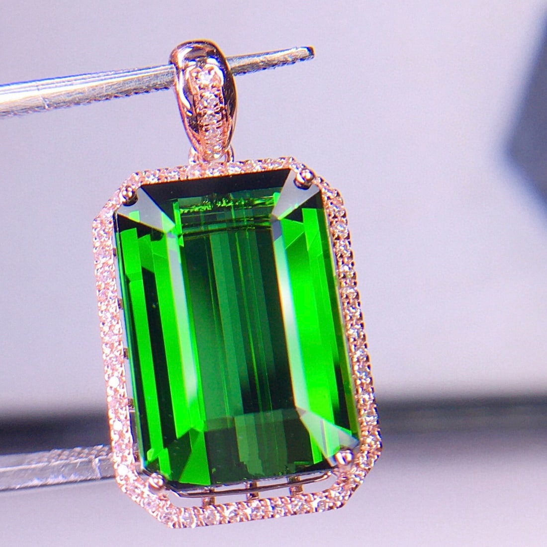 14k Gold 7.56 Ct Natural Tourmaline & Diamond Pendant( Without Chain ): Ref:231085048 // gold content:14k gold // main gemstone:tourmaline // shape:octagonal // carat weight:7. 56ct // color:green // treatment:natural // // adjacent gemstone 2 : diamond // shape:round //