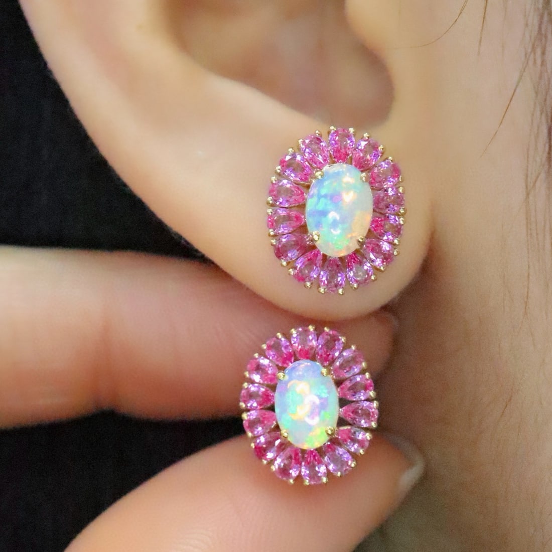 14k Gold 2.89 Ctw Natural Opal & Sapphire Earrings: Ref:231085072 // gold content:14k gold // main gemstone:opal // shape:oval // carat weight:0. 85ct // color:color // treatment:natural // // adjacent gemstone 2 : sapphire // number of stones:30 //