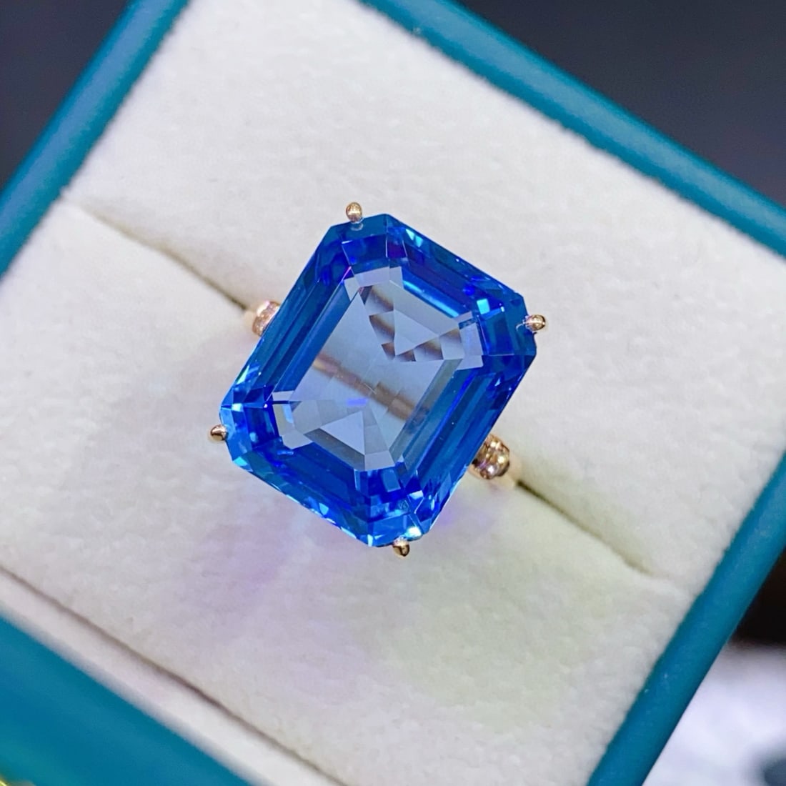 14k Gold 18.02 Ctw Natural Topaz & Diamond Ring - 2
