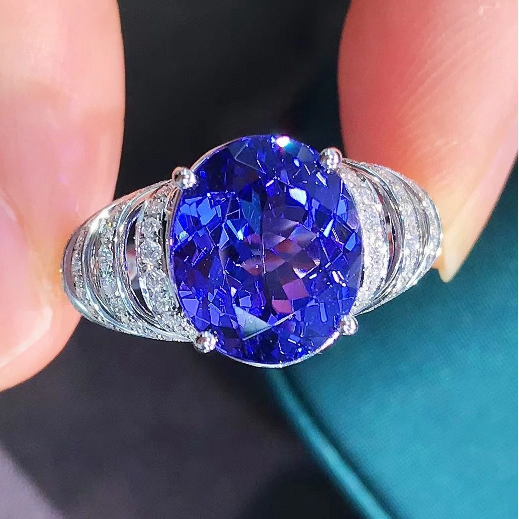 14k Gold 4.62 Ctw Natural Tanzanite & Diamond Ring: Ref:231085126 // gold content:14k gold // ring size:7. 25us // // main gemstone:tanzanite // shape:oval // carat weight:4. 29ct // color:blue // treatment:natural // // adjacent gemstone 2 : diamond /