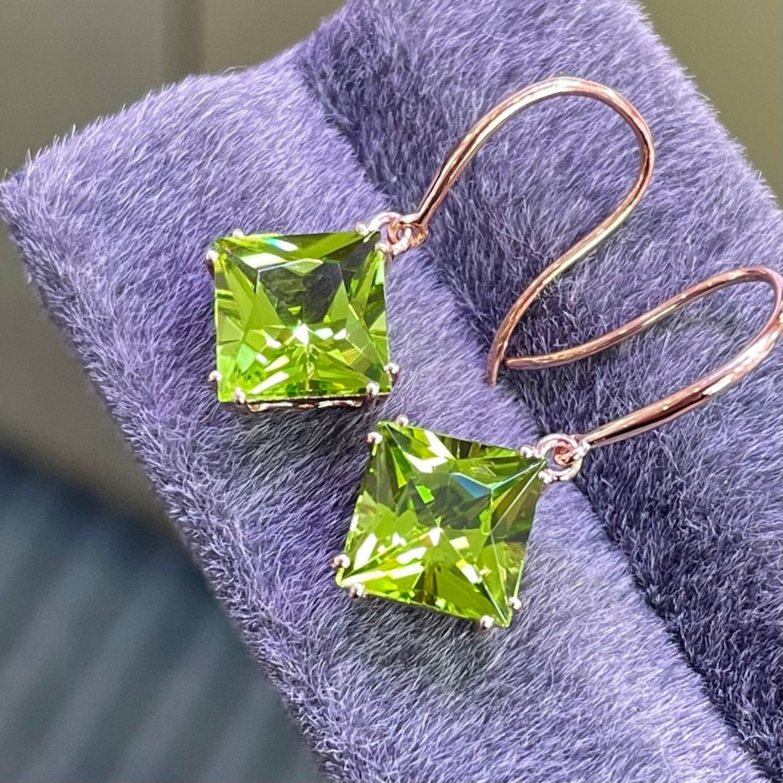 14k Gold 5.25 Ct Natural Peridot & Diamond Earrings - 4