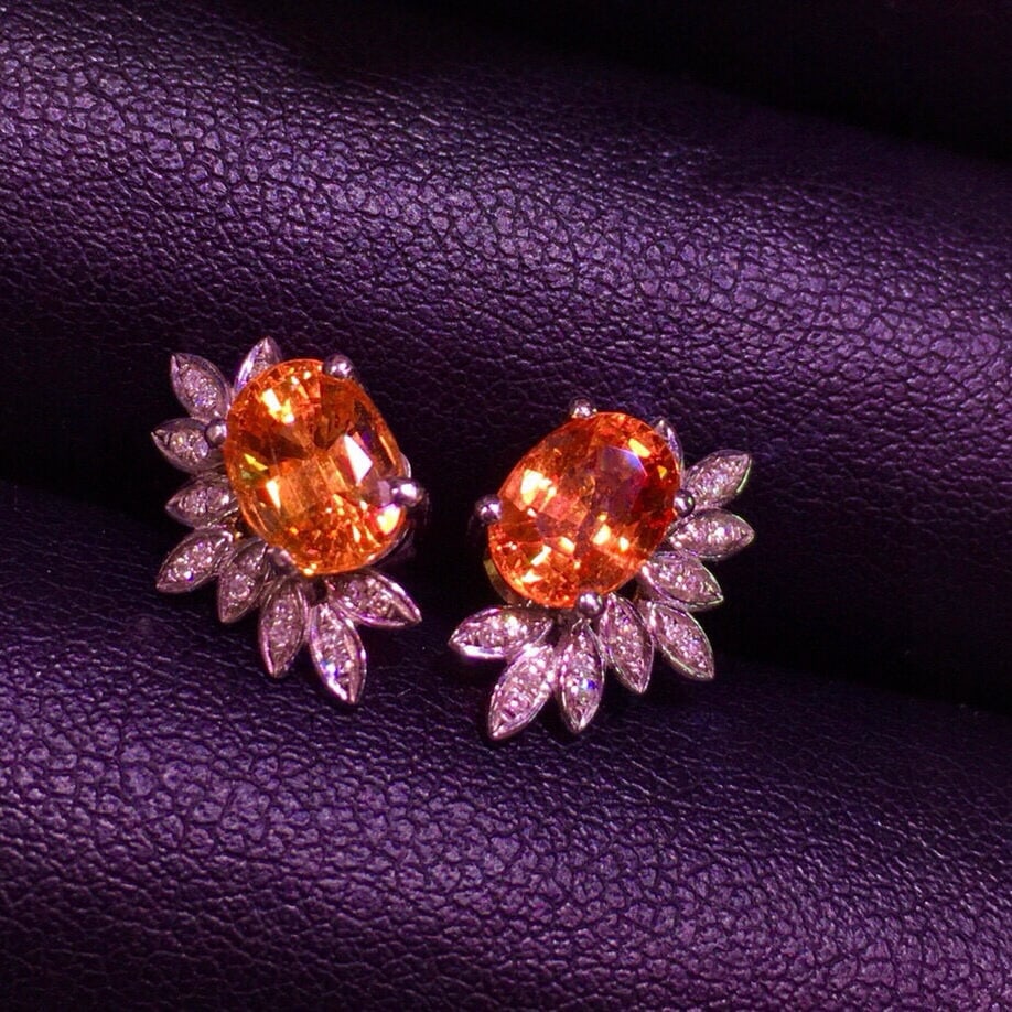 14k Gold 3.6 Ct Natural Spessartine & Diamond Earrings: Ref:231085132 // gold content:14k gold // main gemstone:spessartine // shape:oval // carat weight:3. 6ct // color:orange // treatment:natural // // adjacent gemstone 2 : diamond // shape:round //