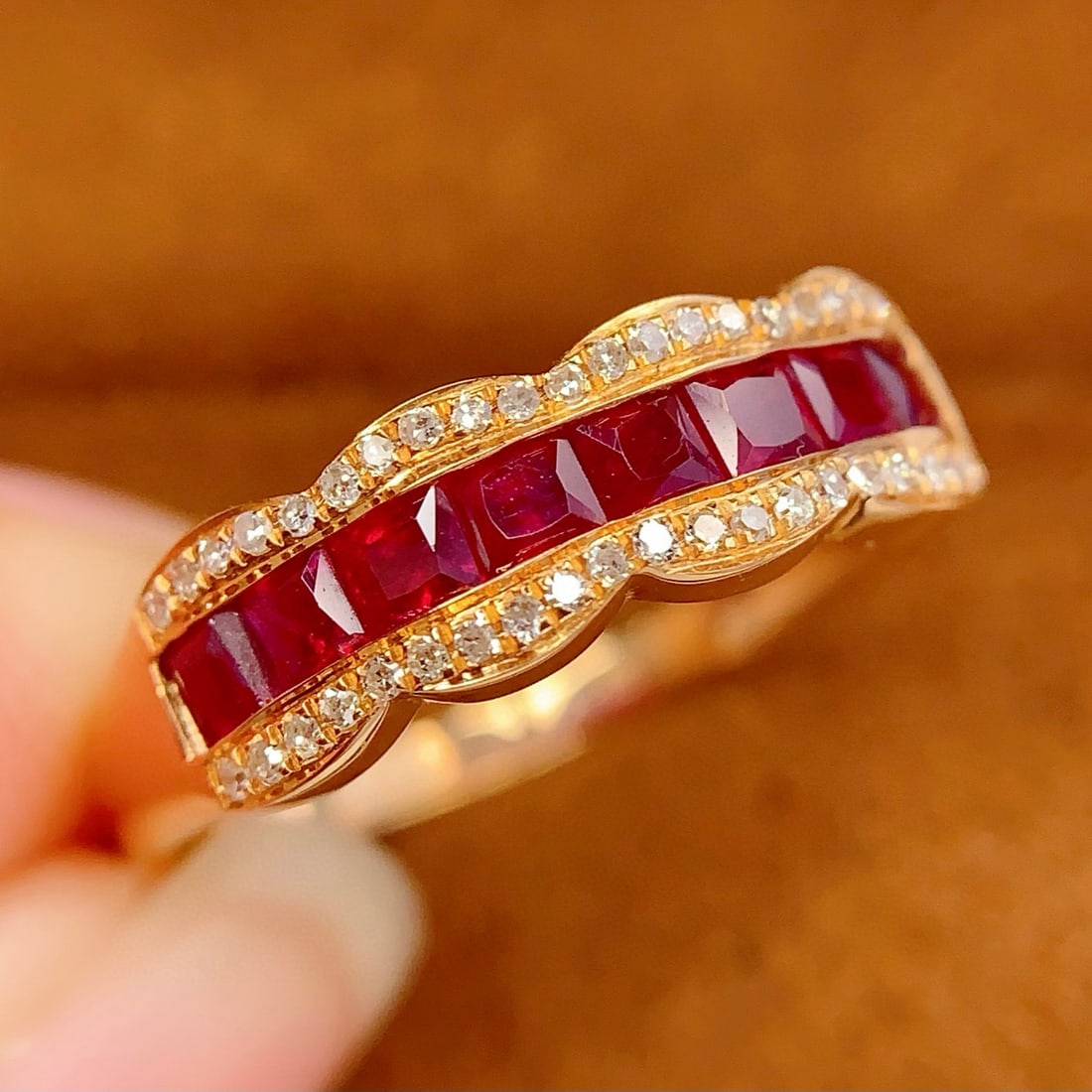 14k Gold 1 Ct Vivid Red Natural Ruby & Diamond Ring: Ref:231085143 // gold content:14k gold // ring size:7. 25us // // main gemstone:ruby // shape:princess // carat weight:1ct // color:vivid red // treatment:natural // // adjacent gemstone 2 : diamond /