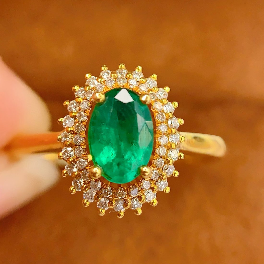 14k Gold 1 Ct Natural Emerald & Diamond Ring: Ref:231085145 // gold content:14k gold // ring size:7. 25us // // main gemstone:emerald // shape:oval // carat weight:1ct // color:green // treatment:natural // // adjacent gemstone 2 : diamond //