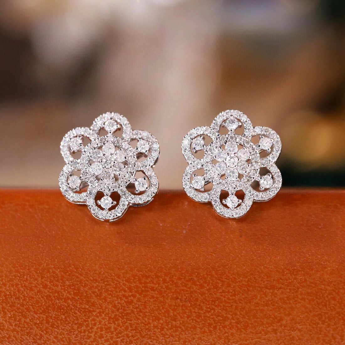 14k Gold 0.5 Ct Natural H Diamond Earrings: Ref:231085157 // gold content:14k gold // main gemstone:diamond // shape:round // carat weight:0. 5ct // clarity grade:vs-si // color:h // treatment:natural // cut grade:g // Condition: New Low