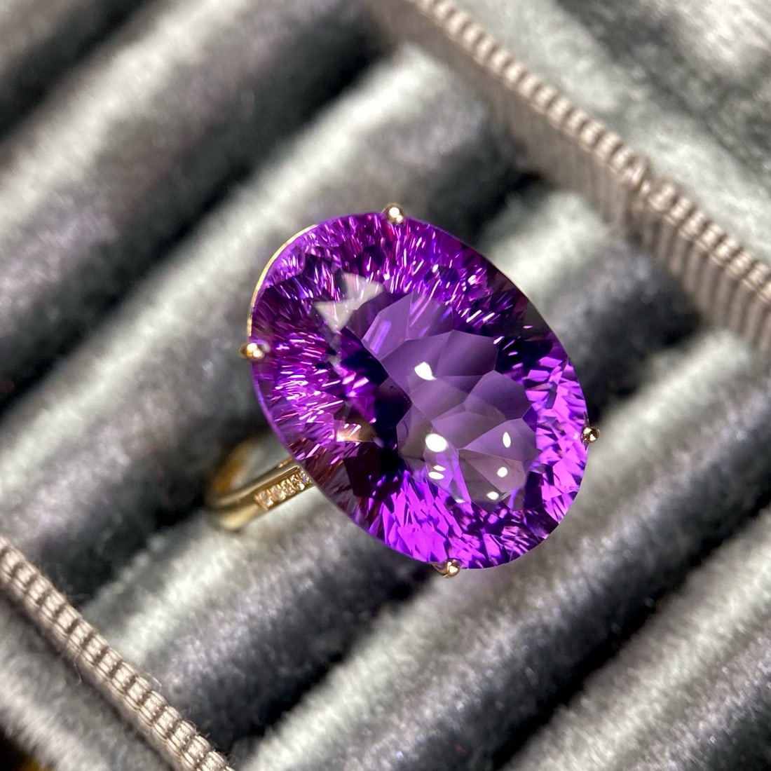 14k Gold 13 Ct Natural Amethyst & Diamond Ring: Ref:231085180 // gold content:14k gold // ring size:7. 25us // // main gemstone:amethyst // shape:oval // carat weight:13ct // color:purple // treatment:natural // // adjacent gemstone 2 : diamond //